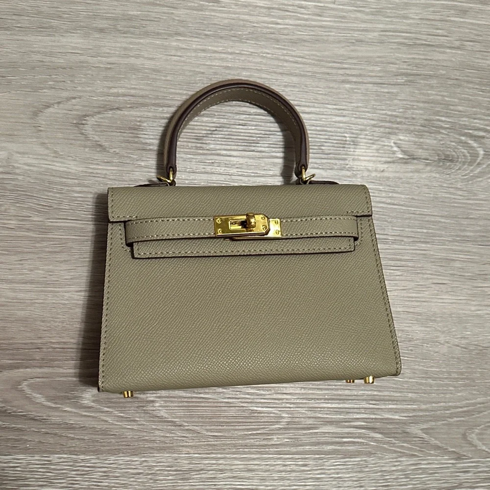 Mini Kelly - Picture 1 of 4